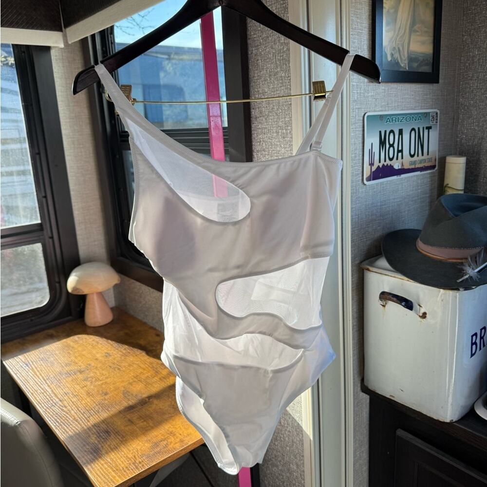 Bar III Elegant White Cutout mesh vacation swim suit with Pads size medium